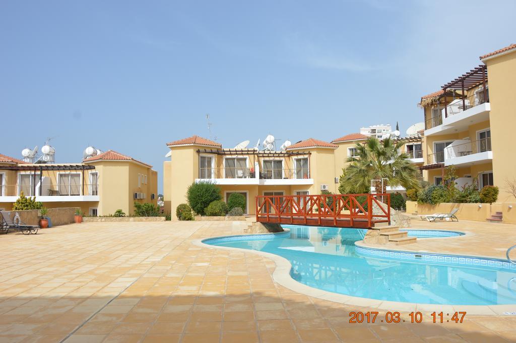Luxury Apartment Пафос Екстериор снимка