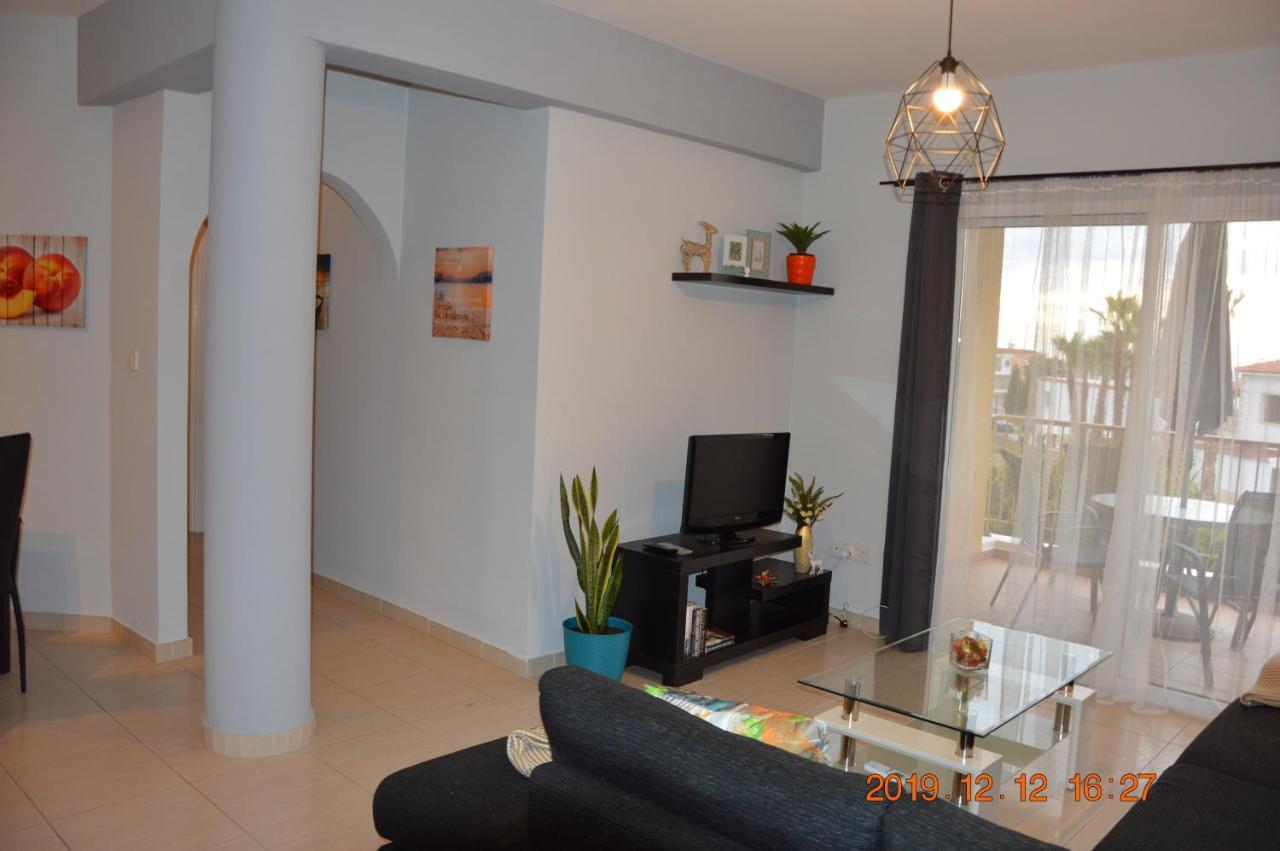 Luxury Apartment Пафос Екстериор снимка